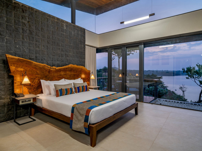 Lakeshore Villa,a 3BHK Villa with Infinity Pool